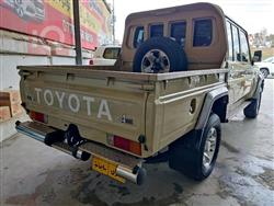 تۆیۆتا لاند کرۆزەر ٧٠ پیکاپ